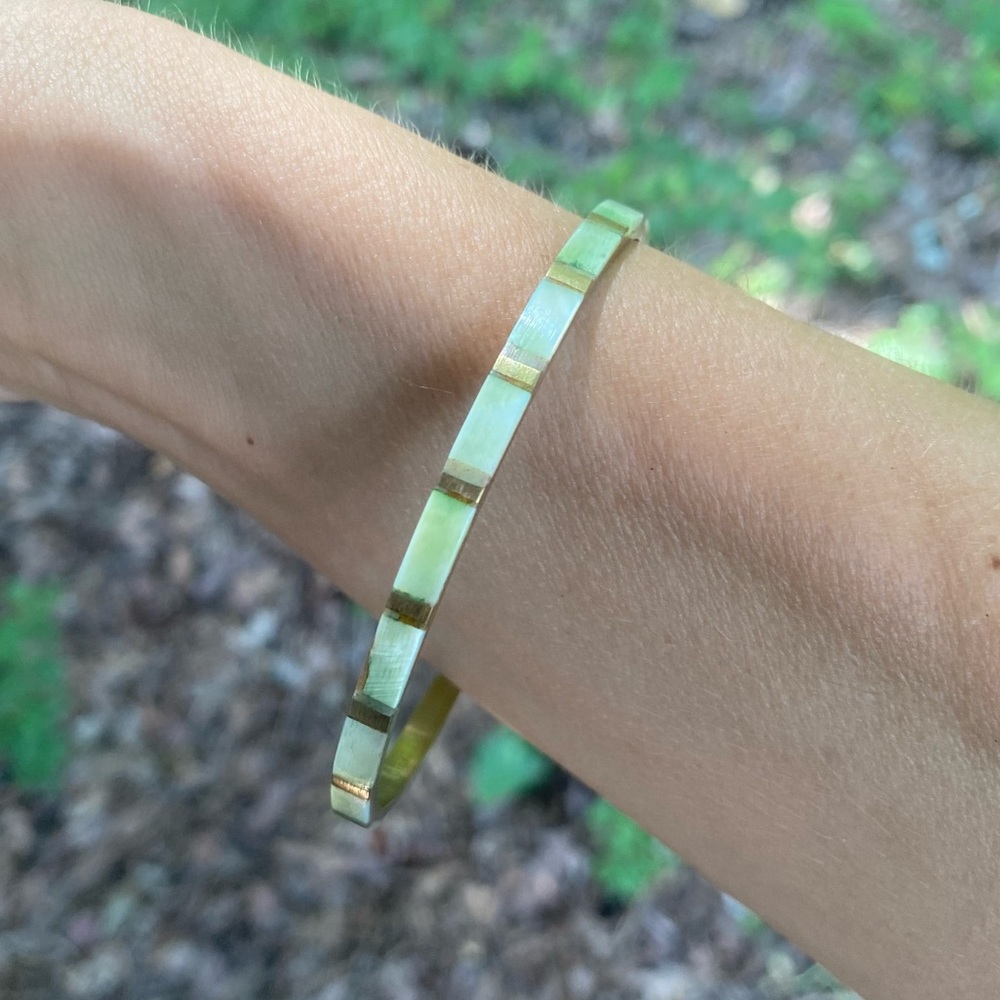 Light Lime Green Mother of Pearl Bracelet